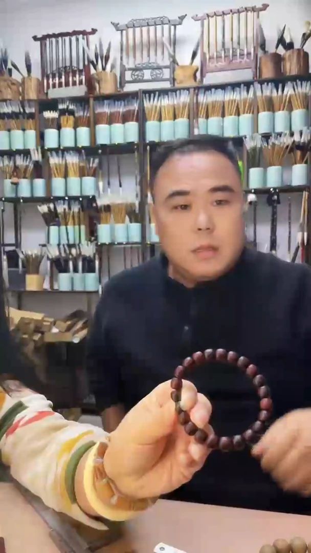 小叶紫檀手串一个