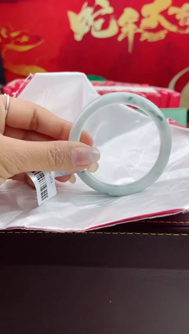 【闪购商品】翡翠手镯未镶嵌6翡翠手镯（微瑕）