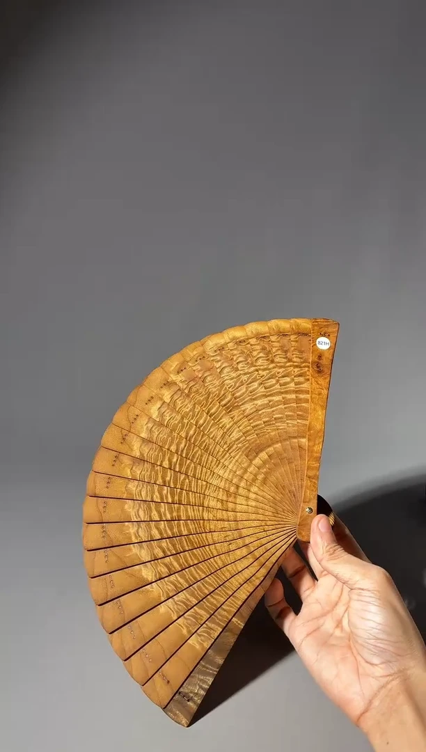 其他楠木（金丝楠）?**街821号18cm小叶桢楠扇子