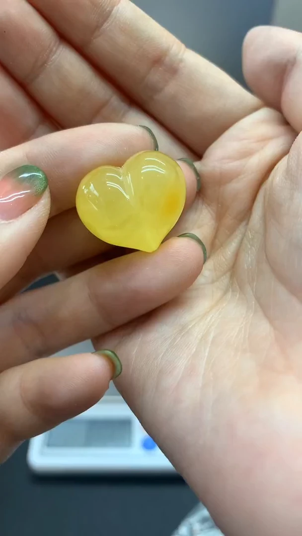 未镶嵌琥珀珠宝奇石1884