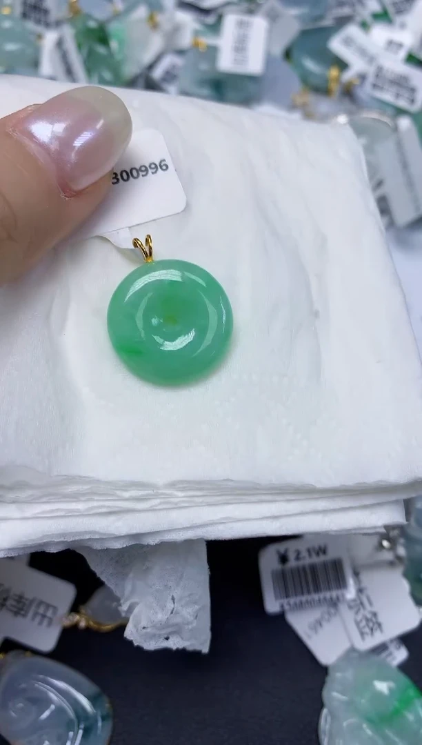 翡翠18K金镶嵌颈饰天然缅甸翡翠A货