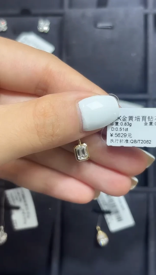 18K金镶嵌实验室培育钻石吊坠