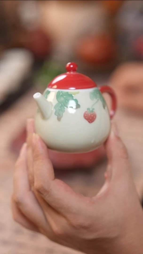茶具龙蛋草莓壶手抓