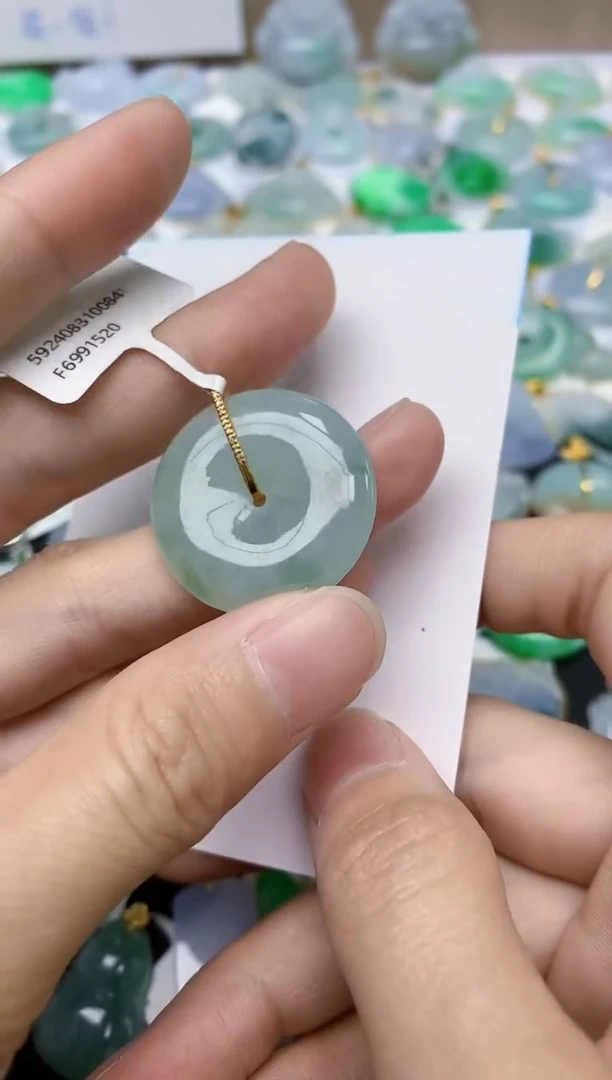 【闪购商品】翡翠颈饰18K金镶嵌114天然翡翠A货  