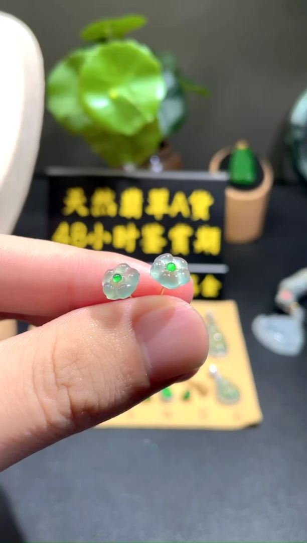 颈饰18K金镶嵌翡翠翡翠A货