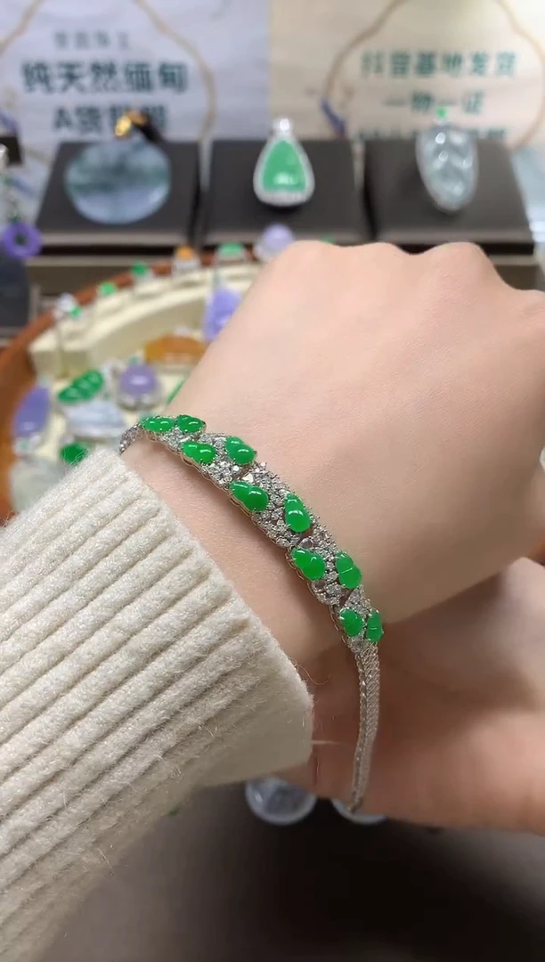 【闪购商品】翡翠吊坠(不含链)18K金镶嵌手链
