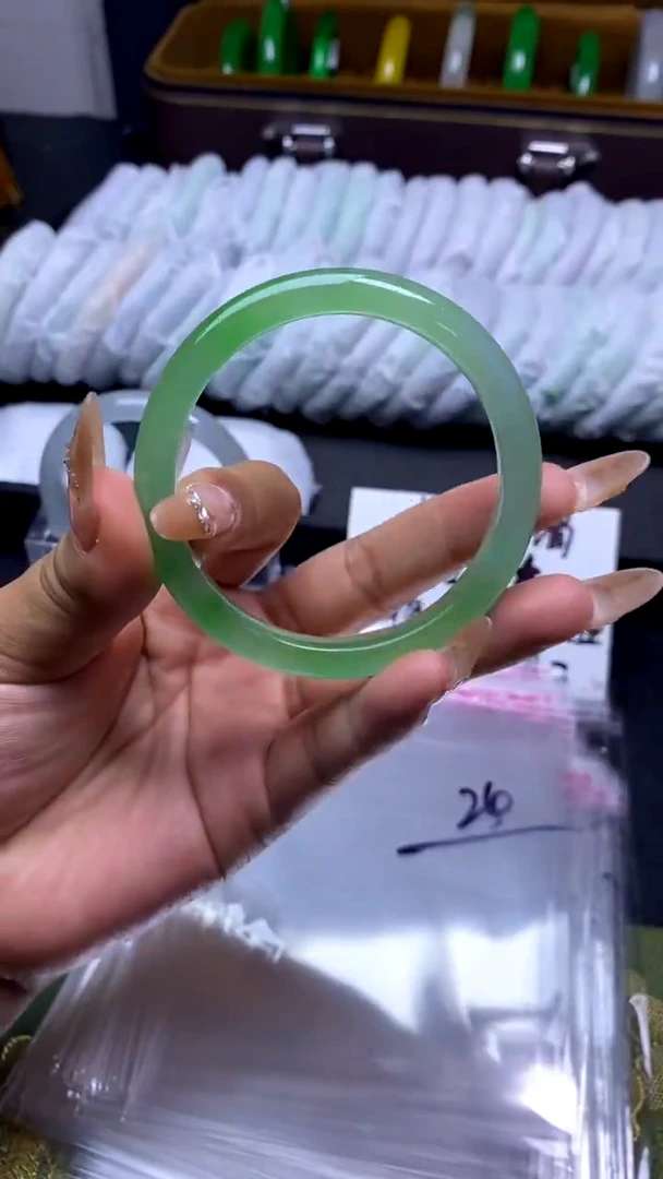 时尚女款缅料手镯 23