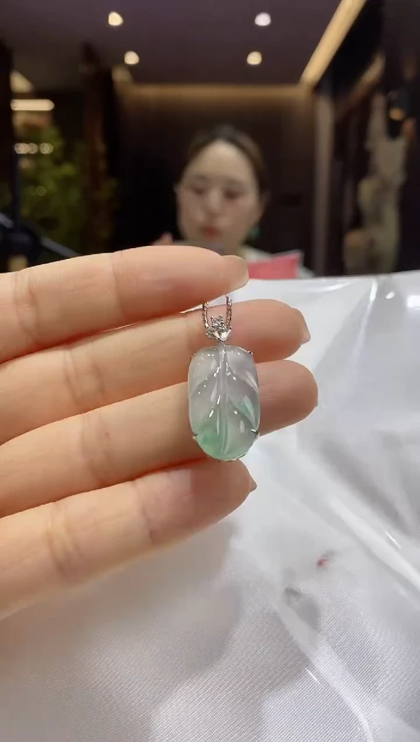 吊坠(赠链)18K金镶嵌翡翠22号挂件加银链
