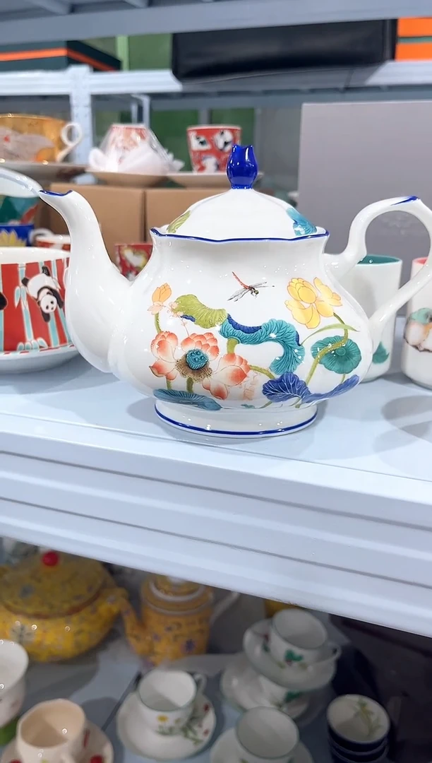 瓷片陶瓷（简装）荷花水壶一个