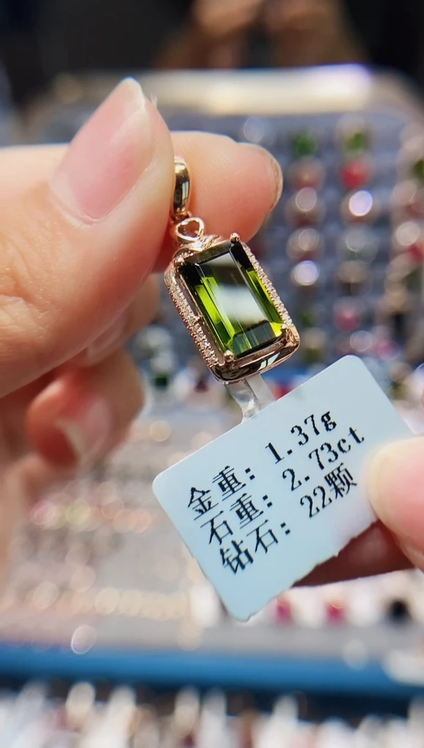 18K金镶嵌颈饰坦桑石2.73.