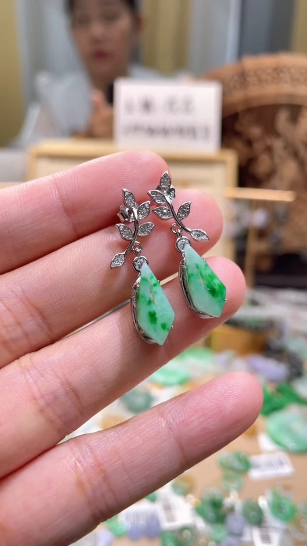 颈饰未镶嵌翡翠羽毛一对耳钉
