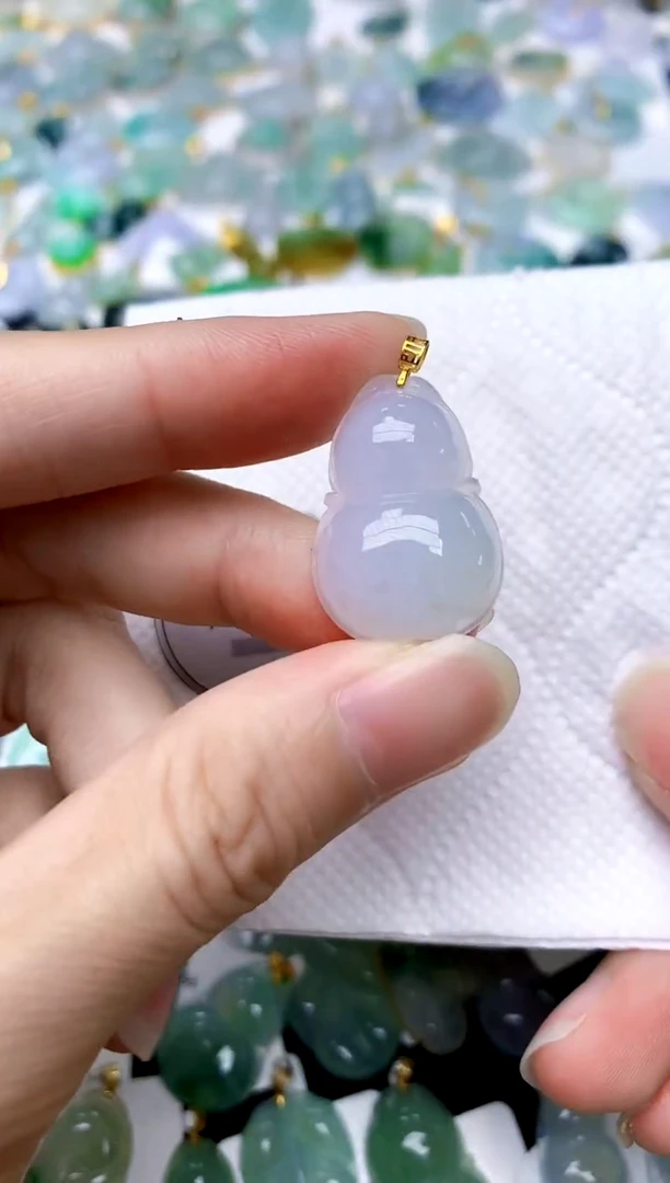 颈饰18K金镶嵌翡翠天然A货翡翠