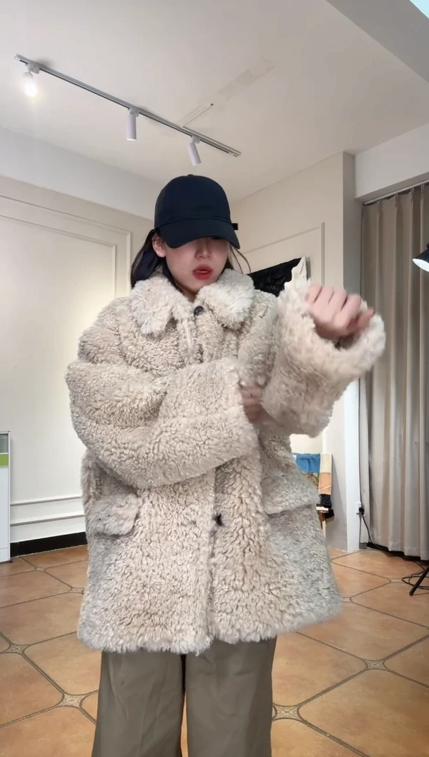 （设计师品牌）杏色摇粒绒百搭外套