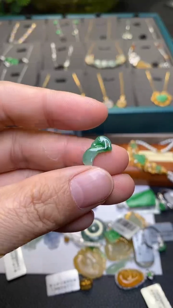 颈饰未镶嵌翡翠净货34110