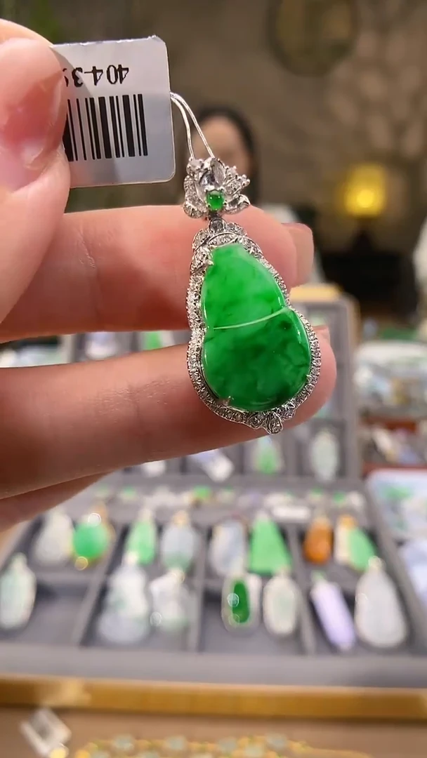 吊坠(不含链)18K金镶嵌翡翠葫芦