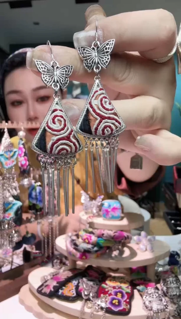 刺绣纯手工苗绣非遗耳环