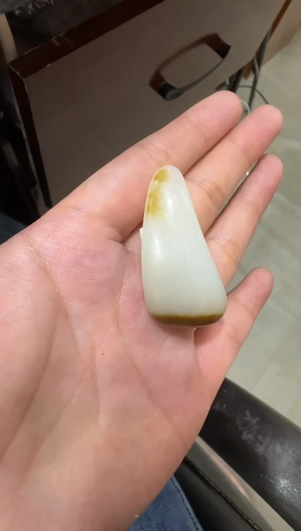 吊坠(赠链)未镶嵌和田玉金山糖白吊坠（产地直发）