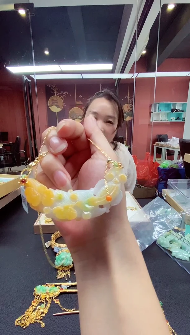 翡翠未镶嵌颈饰翡翠吊坠