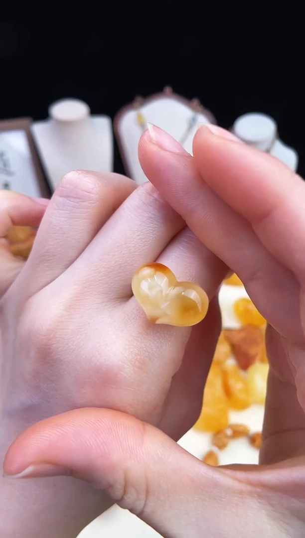 琥珀未镶嵌珠宝奇石柒月