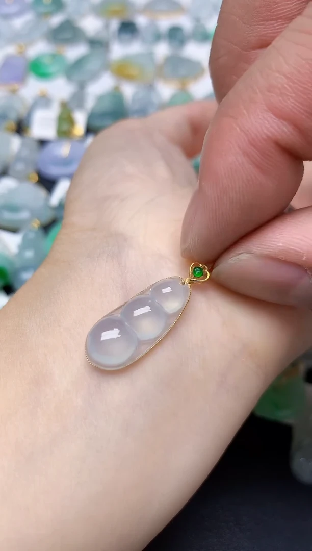 翡翠18K金镶嵌颈饰天然缅甸A货翡翠