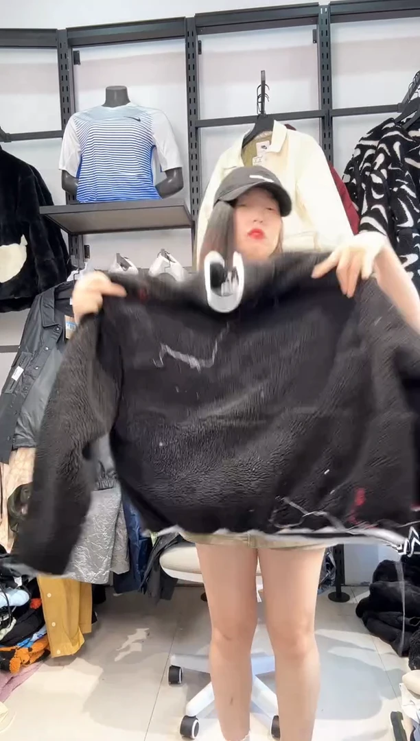 2358 编码  瑕疵直播间过款为准 尺码175  L