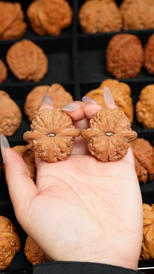 吊坠文玩核桃意*42血麒麟白茬