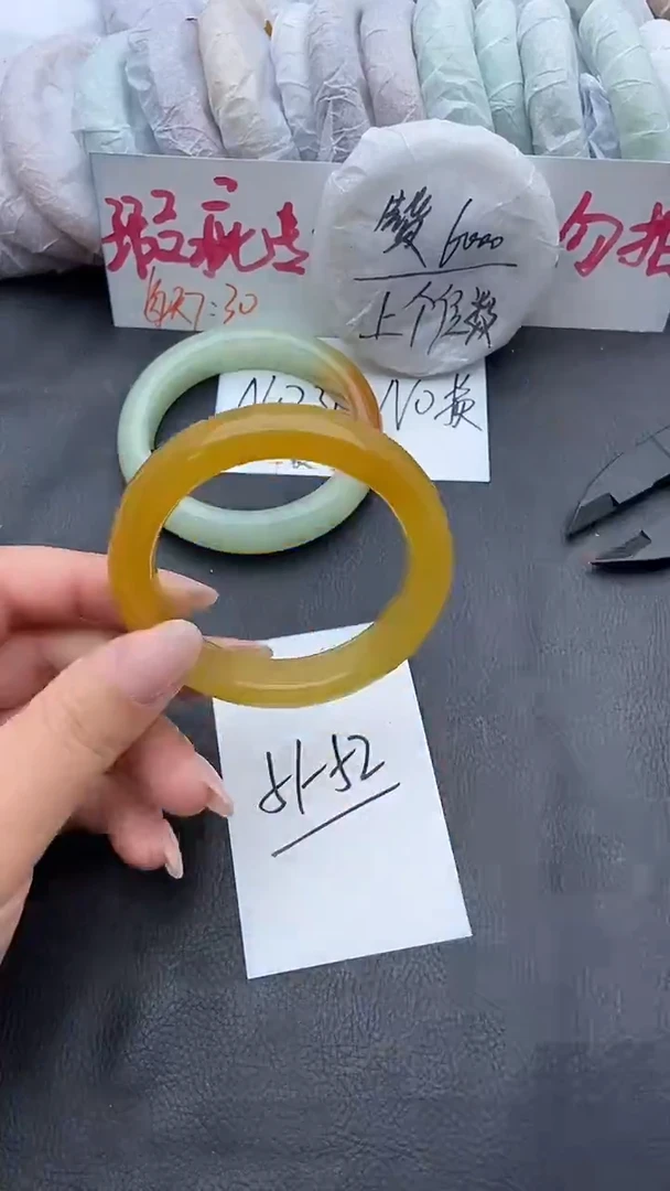 未镶嵌手镯石英质玉瑕疵43+51/52