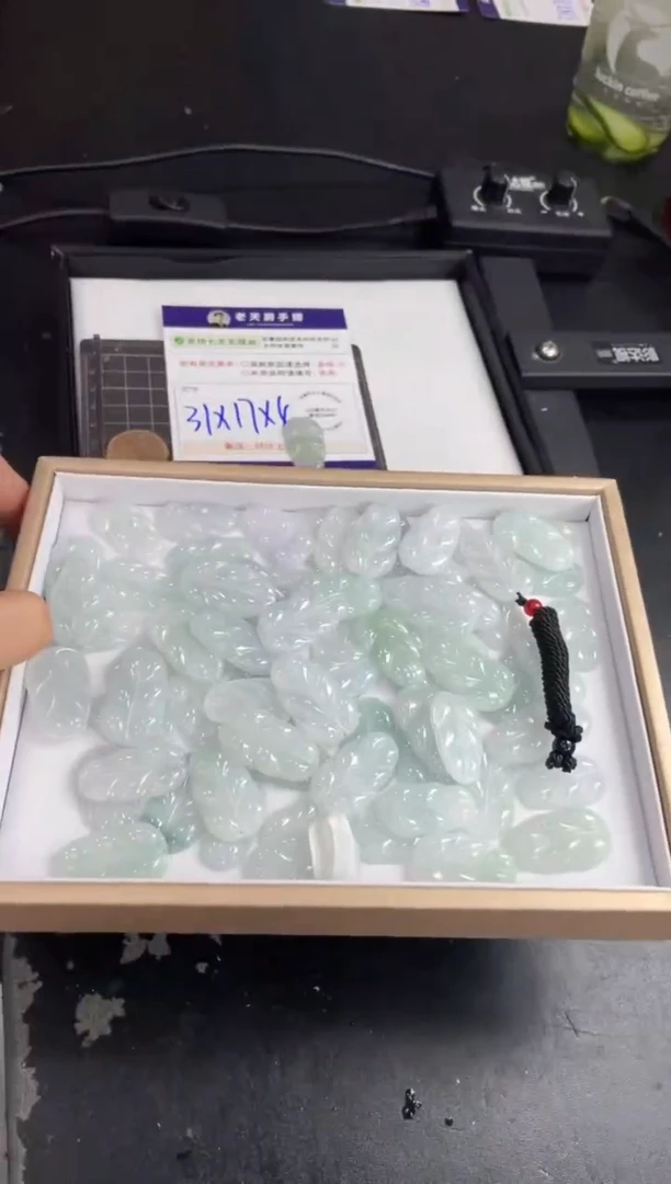 翡翠挂件未镶嵌叶子FL09/多样性发其一CP配绳