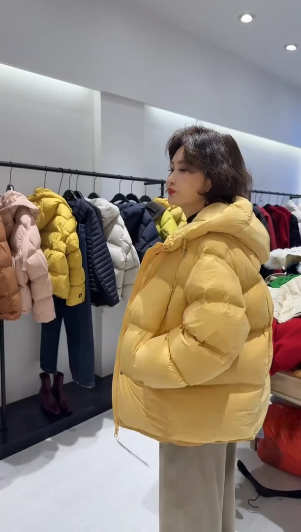 发财宝黄色羽绒服