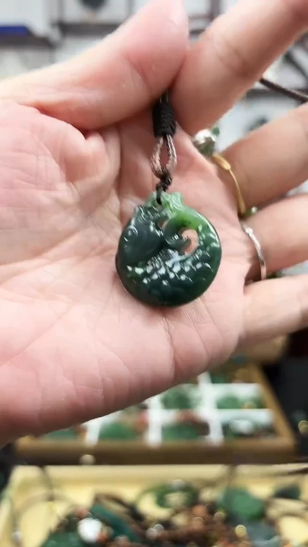 颈饰未镶嵌和田玉鱼