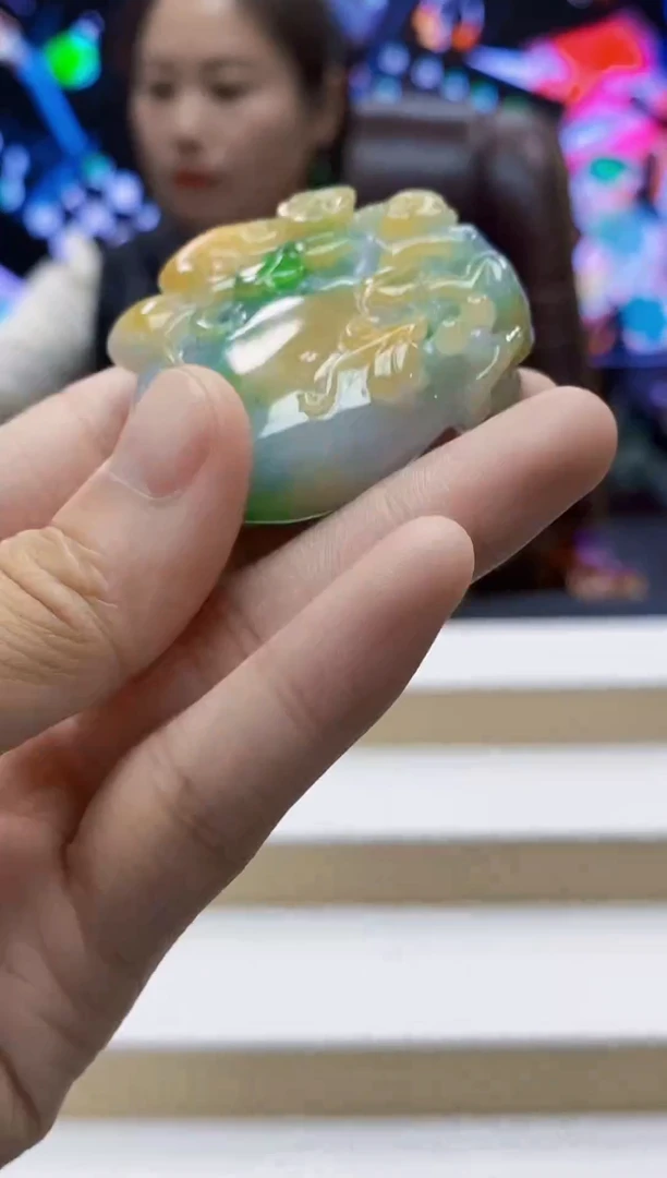 未镶嵌定制翡翠-毛货挂件 （赠珠链）41