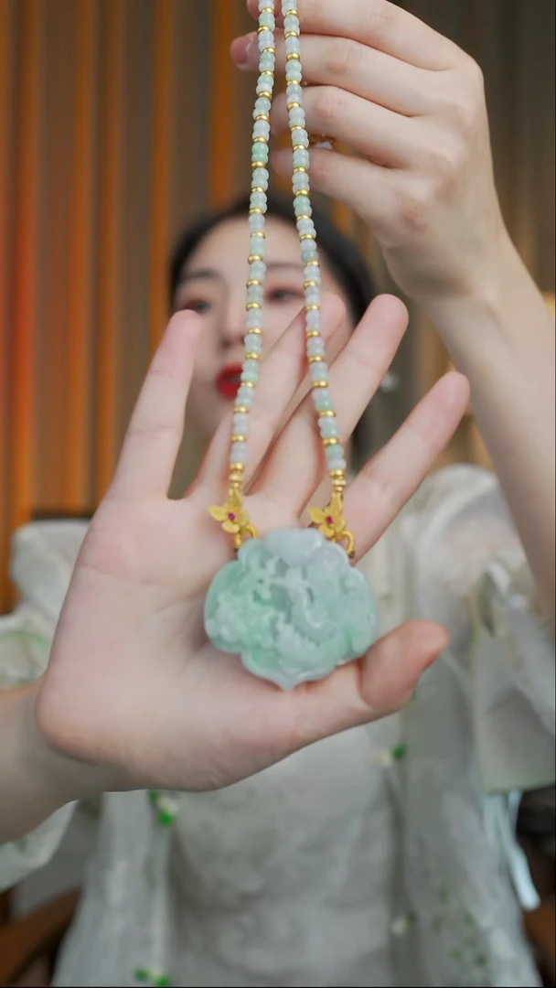 翡翠手镯未镶嵌翡翠项链