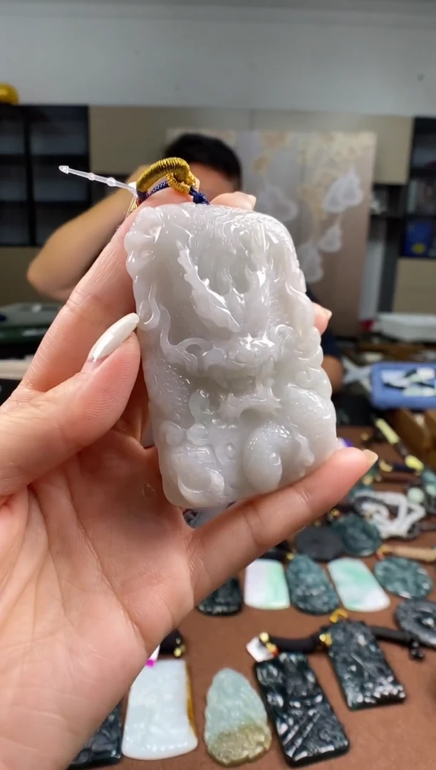 颈饰未镶嵌翡翠多样性发其一