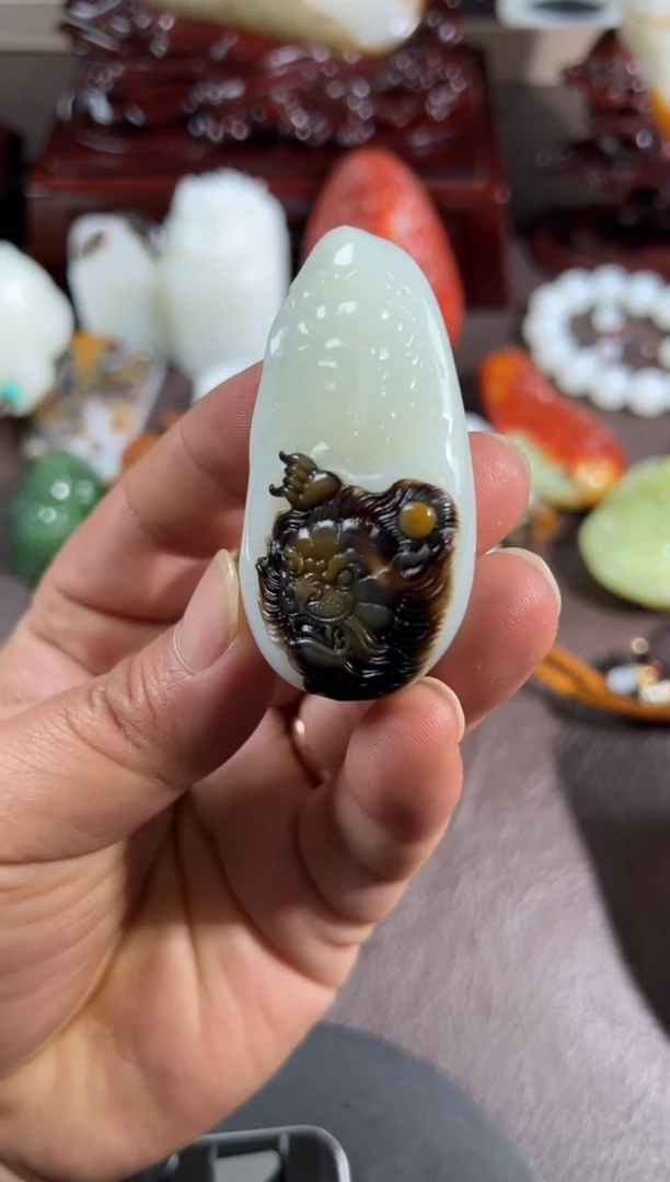 未镶嵌和田玉把件厚**物和田玉