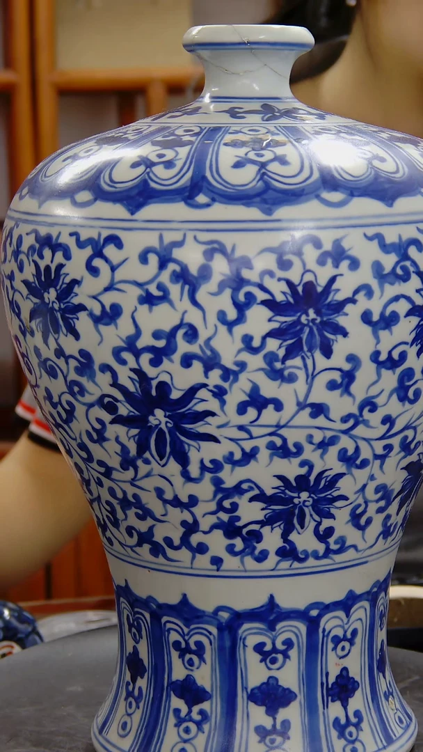 瓶青花缠枝花卉纹梅瓶#423#
