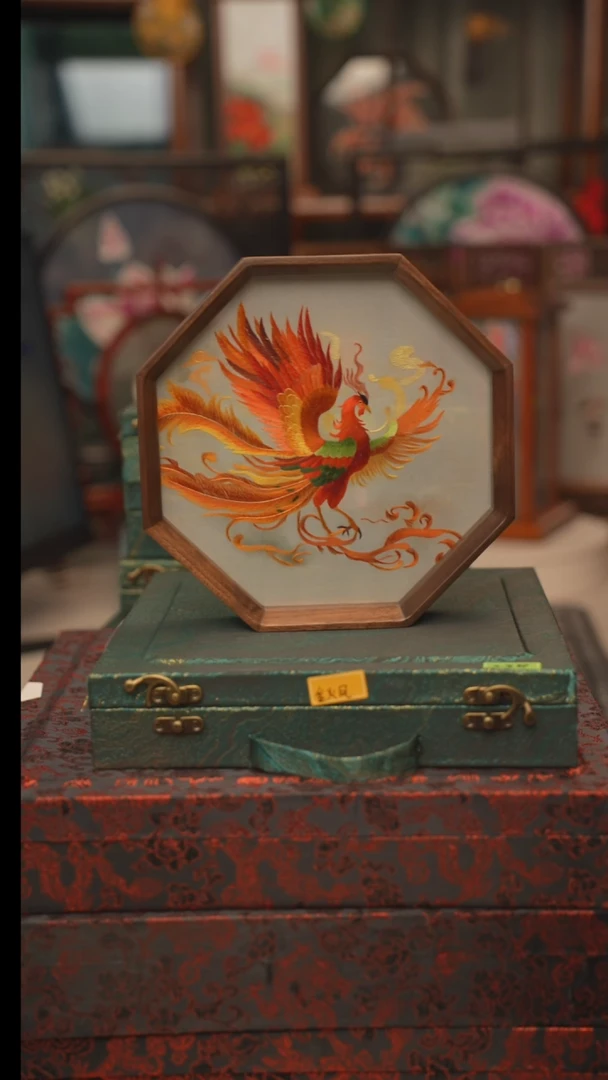 扇子苏绣双面绣八角台屏胡桃木框大号20CM