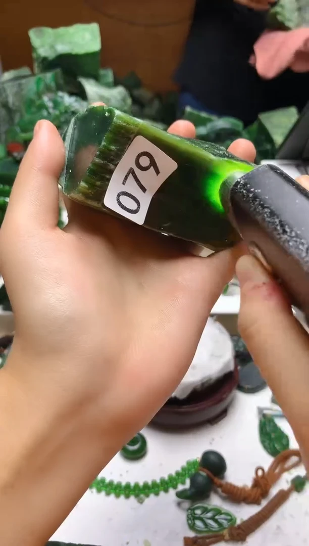 未镶嵌和田玉（碧玉）珠宝半成品1