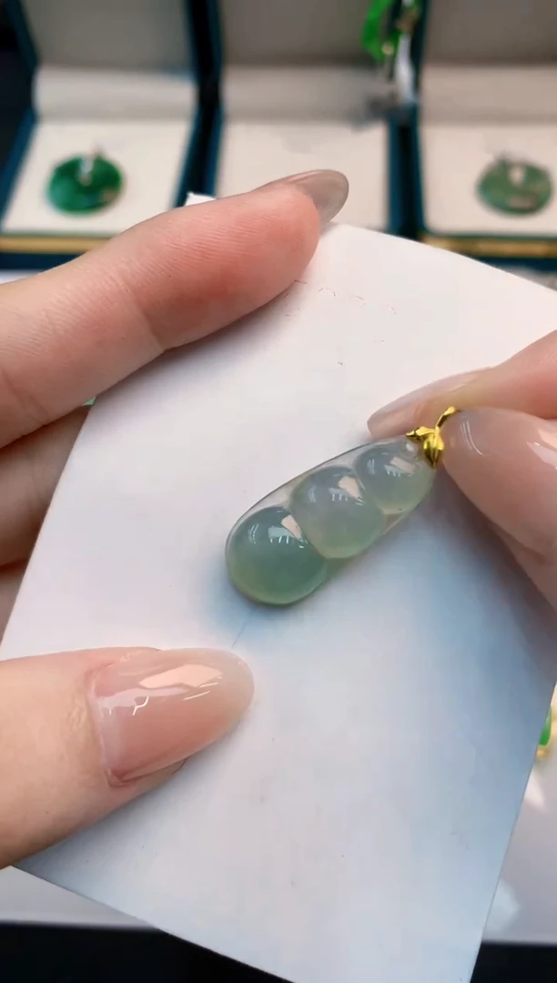 翡翠18K金镶嵌吊坠(不含链)1