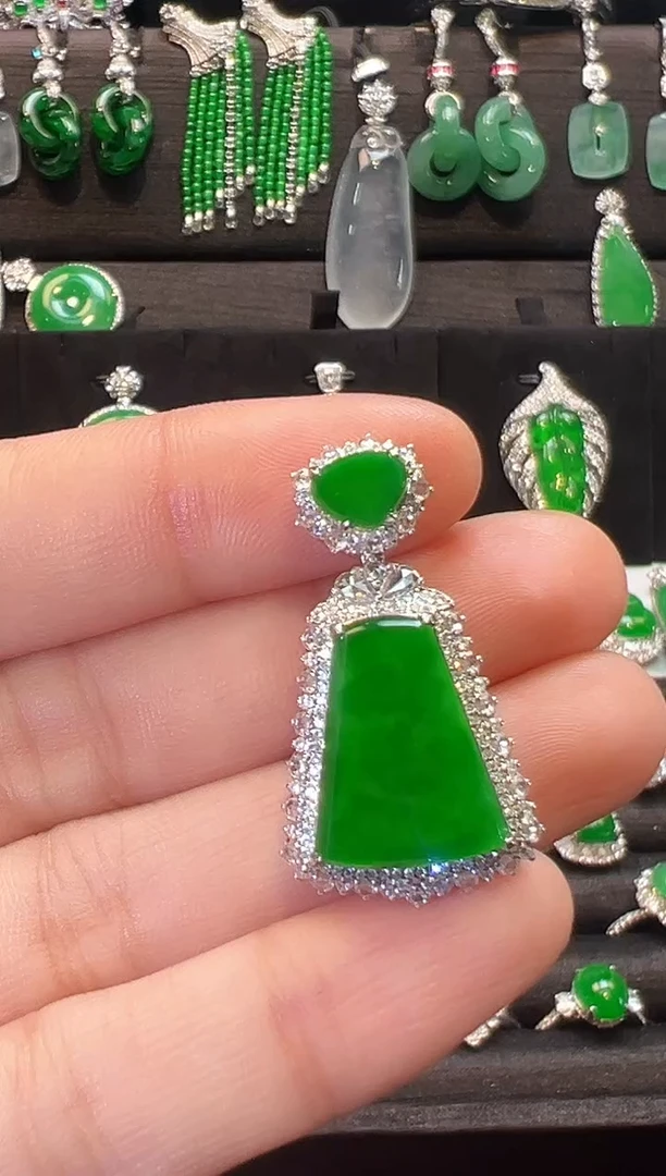 【闪购商品】翡翠吊坠(不含链)18K金镶嵌高冰阳绿二合一无事牌吊坠