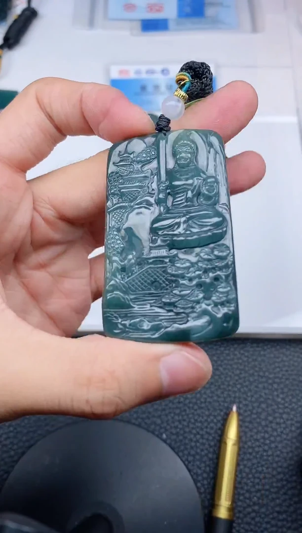 颈饰未镶嵌翡翠