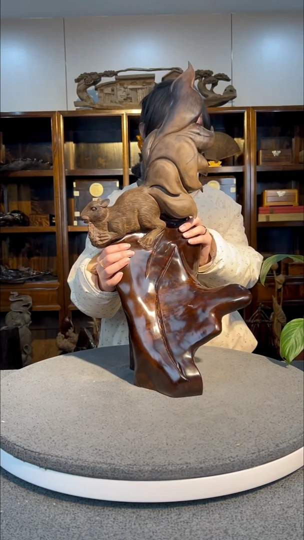 【闪购商品】金丝楠木雕小松鼠