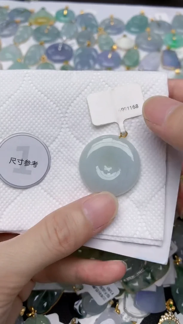 翡翠18K金镶嵌颈饰天然A货翡翠