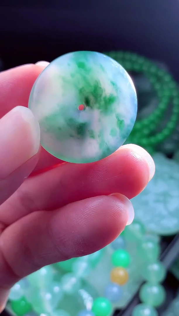 未镶嵌定制翡翠雨***?翡翠毛货定制