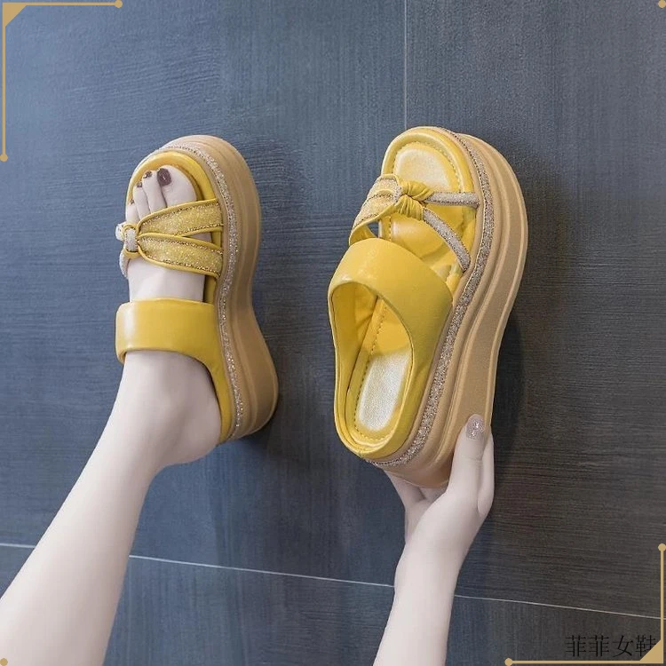 厚底增高凉拖鞋女士2025年夏季新款百搭外穿时尚水钻松糕坡跟凉拖