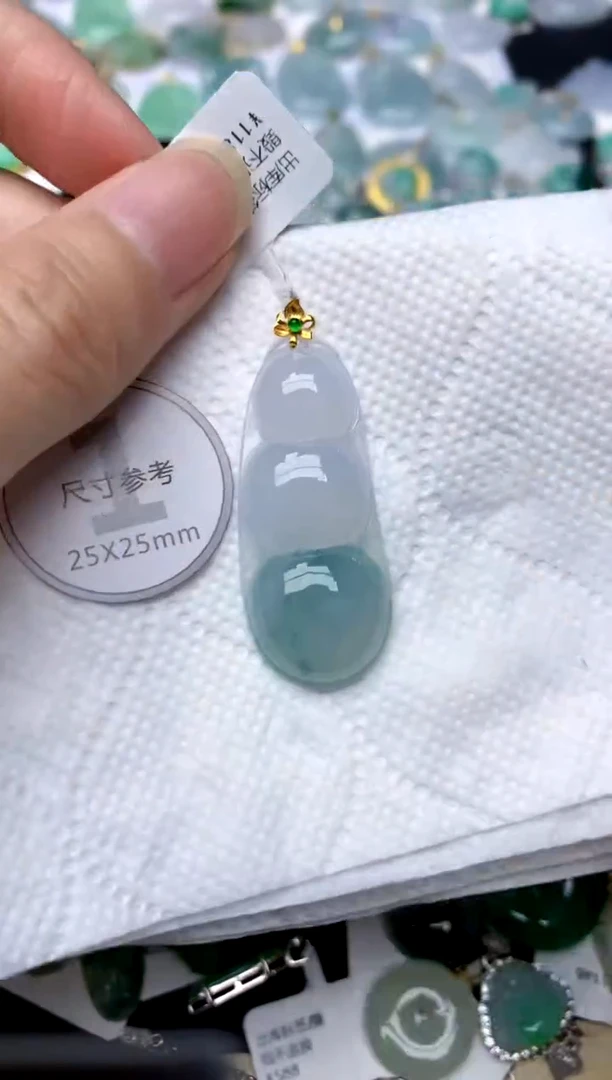 颈饰18K金镶嵌翡翠天然A货翡翠
