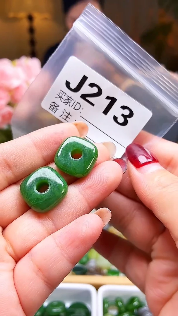 颈饰未镶嵌和田玉一对