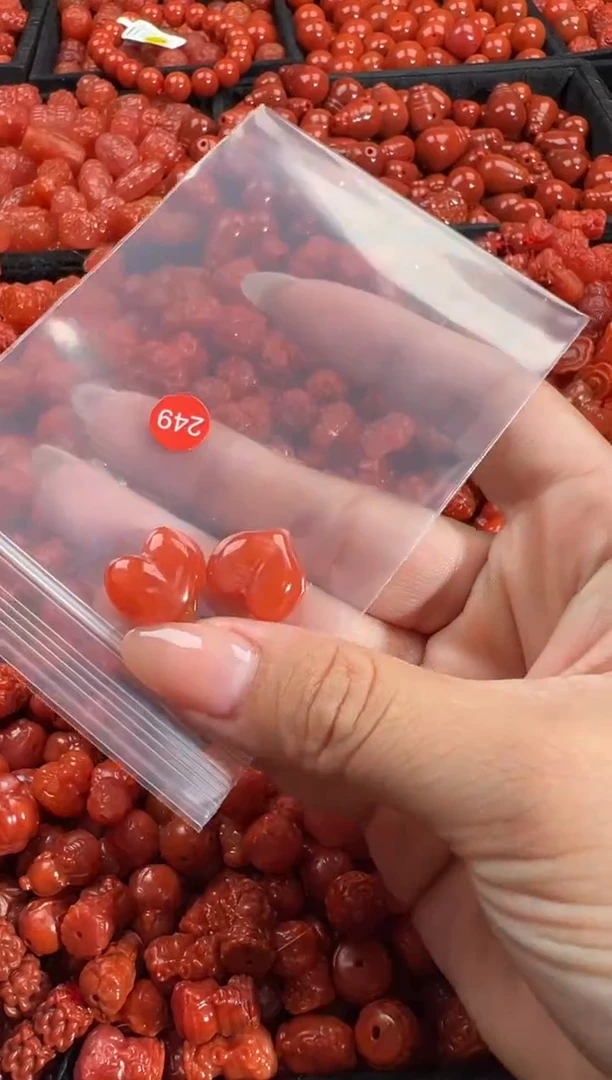 颈饰未镶嵌南红玛瑙1