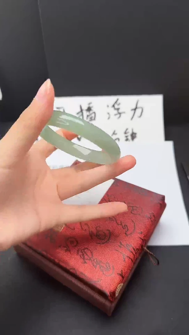 石英质玉手镯未镶嵌17