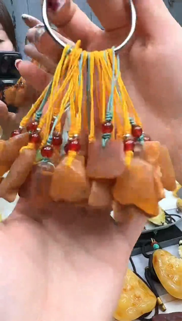 【闪购商品】琥珀裸石未镶嵌手机坠子    多样性发一