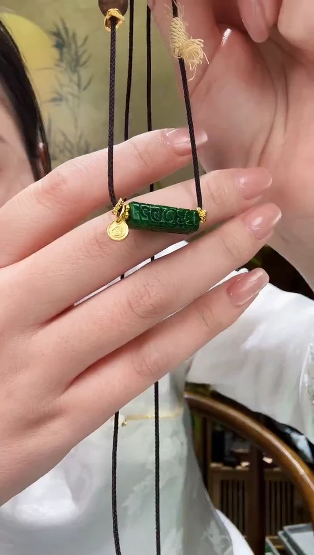 颈饰未镶嵌翡翠吊坠